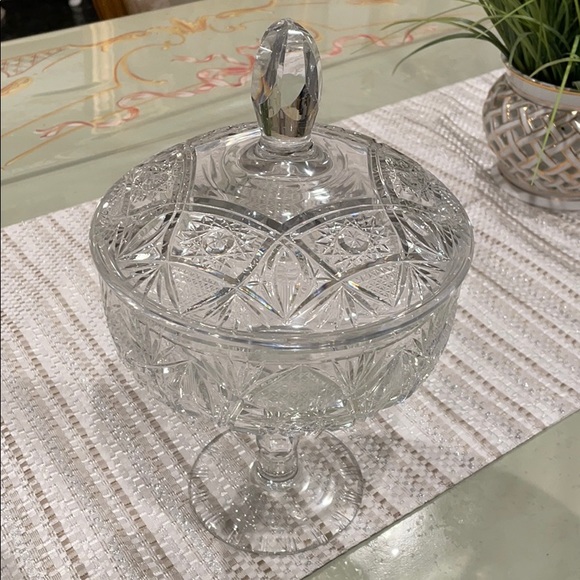 Gorgeous Crystal Bowl on pedestal with cap - Picture 3 of 5